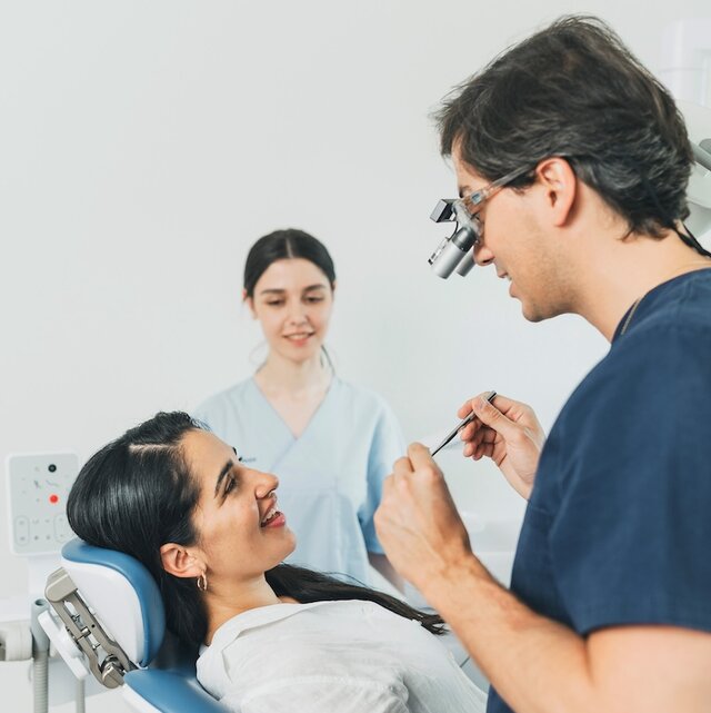 Moderne Implantologie für feste Zähne – präzise, sicher, langlebig.